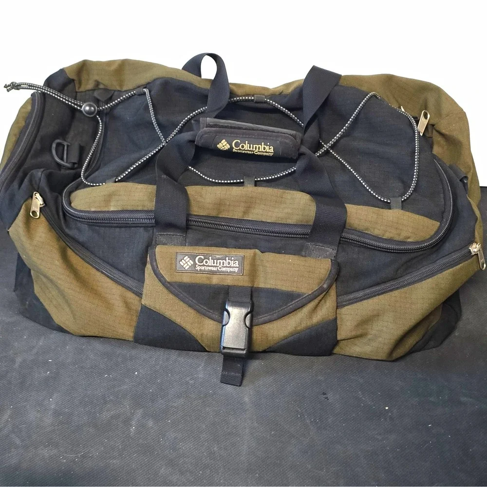Columbia Duffle Bag 19